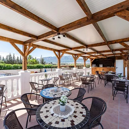 La Casa De Familia Bed & Breakfast *