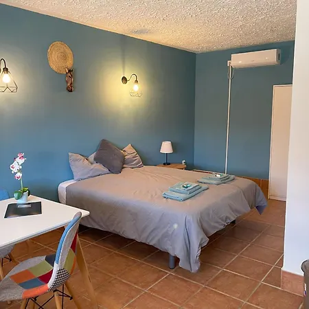 La Casa De Familia Bed & Breakfast