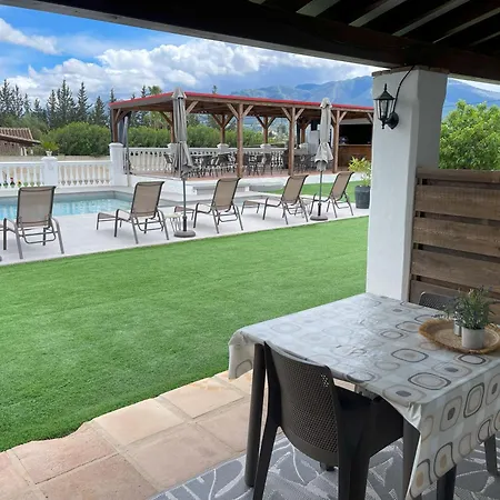La Casa De Familia Bed & Breakfast